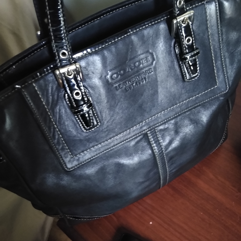 **SOLD**Coach Black Leather Handbag Tote